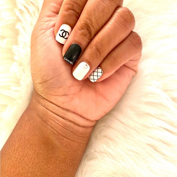 Elegant Press on Nails - Picture 3 of 4